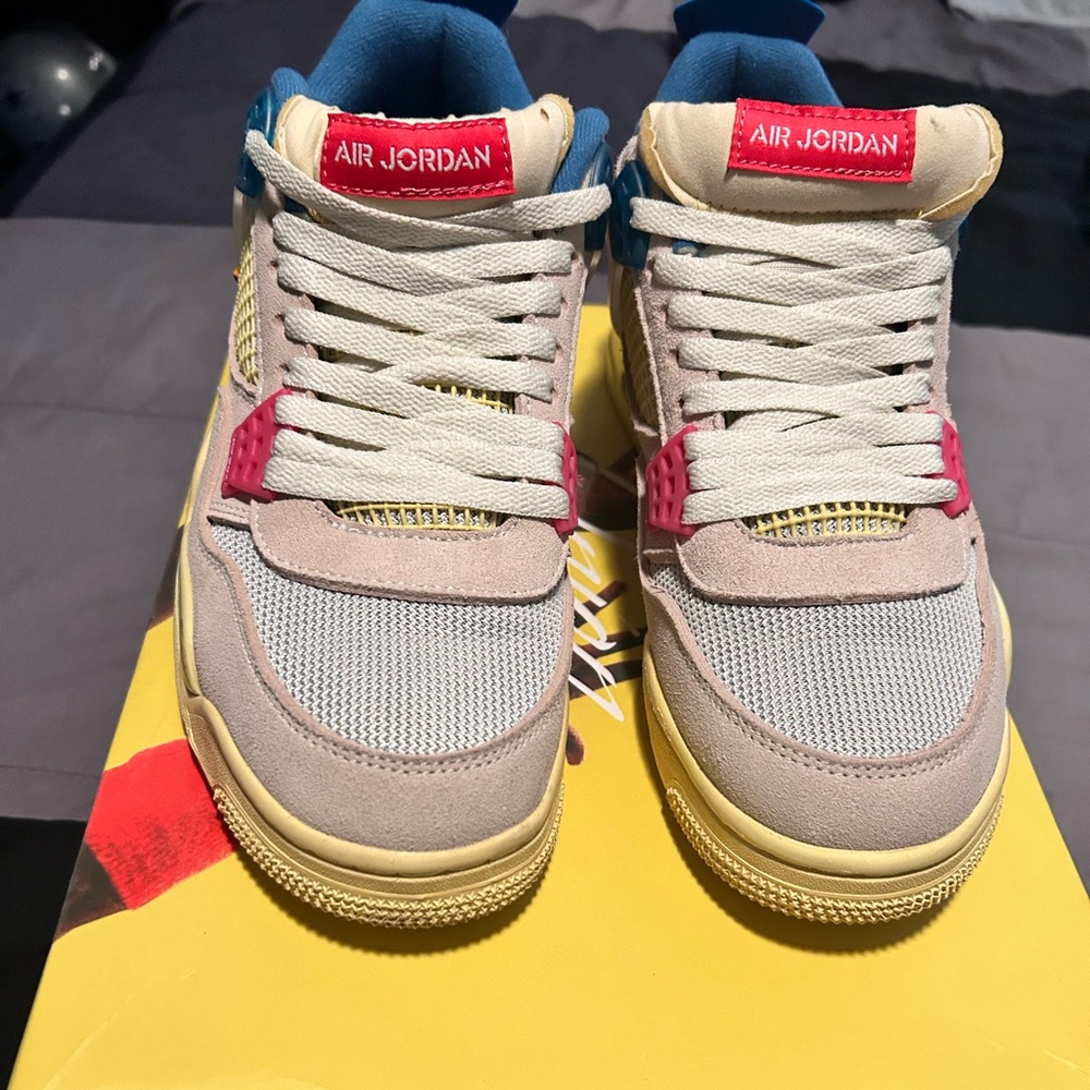 Jordan 4 Union Guava Ice Men size 9